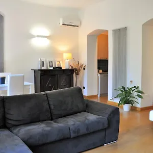 flat-81.hotelitalianriviera.com/